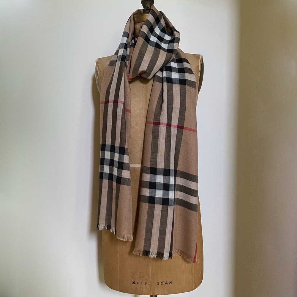 Burberry Light Weight Silk & Wool Scarf NWOT - Picture 9 of 12